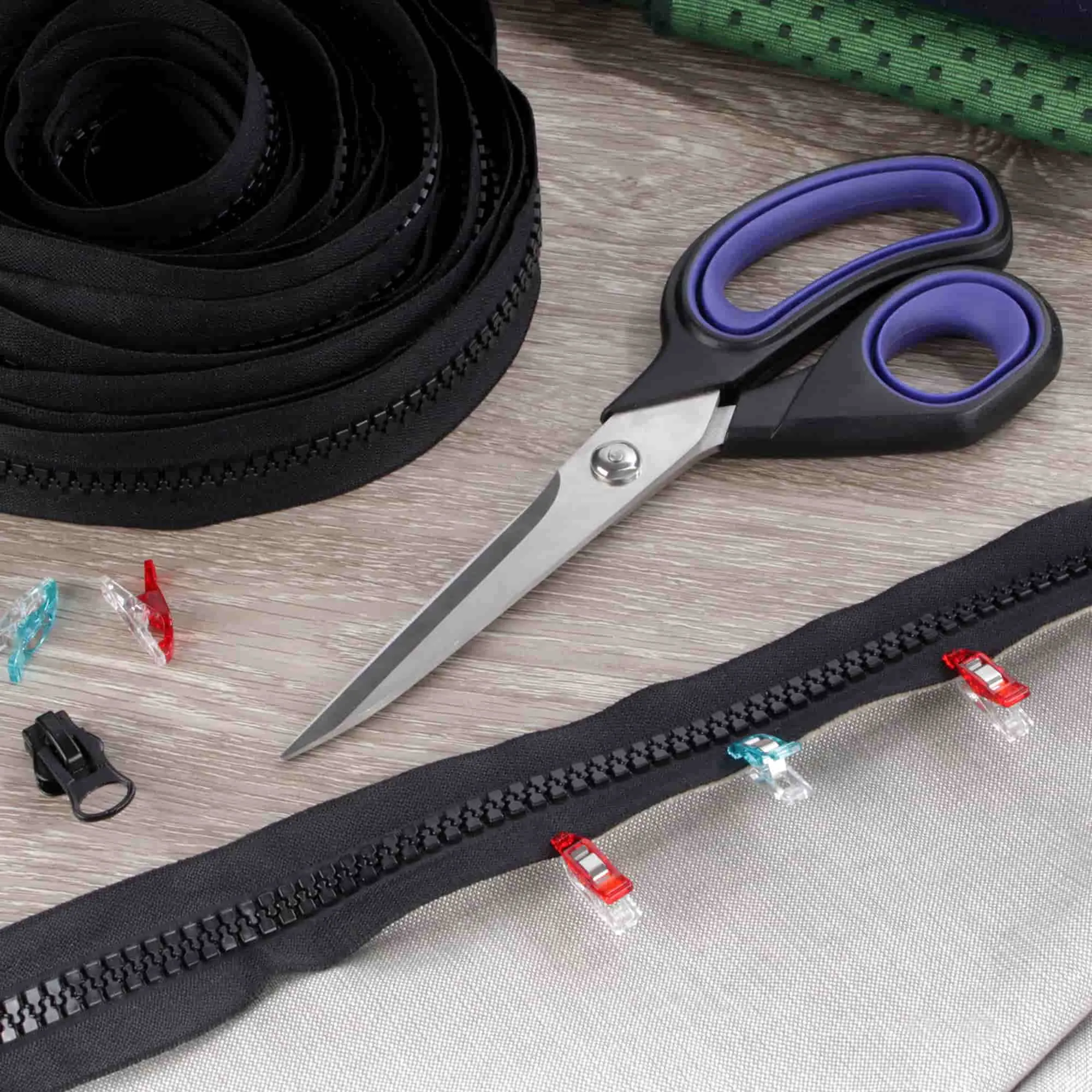 Plastic Zipper Tape with Delrin Locking Pulls